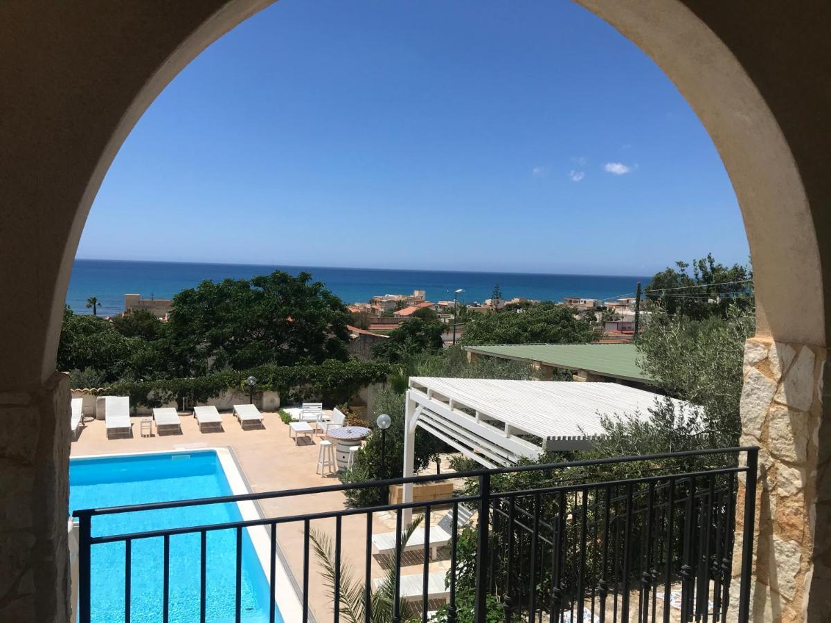 Villa Ceni - Appartamenti Con Camere, Cucina, Wc E Terrazza Sul Mare In Villa Con Piscina, Giardino E Parcheggio Marinella di Selinunte Exterior photo