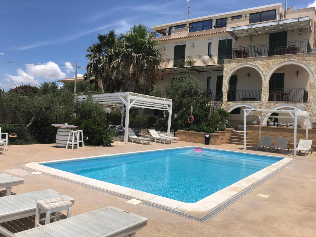 Villa Ceni - Appartamenti Con Camere, Cucina, Wc E Terrazza Sul Mare In Villa Con Piscina, Giardino E Parcheggio Marinella di Selinunte Exterior photo