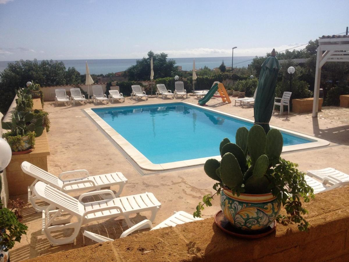 Villa Ceni - Appartamenti Con Camere, Cucina, Wc E Terrazza Sul Mare In Villa Con Piscina, Giardino E Parcheggio Marinella di Selinunte Exterior photo