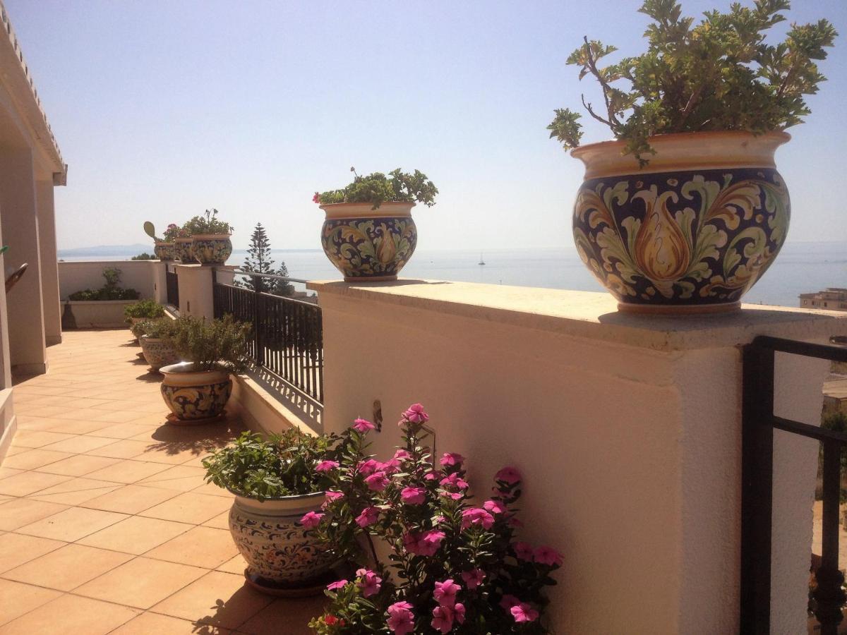 Villa Ceni - Appartamenti Con Camere, Cucina, Wc E Terrazza Sul Mare In Villa Con Piscina, Giardino E Parcheggio Marinella di Selinunte Exterior photo