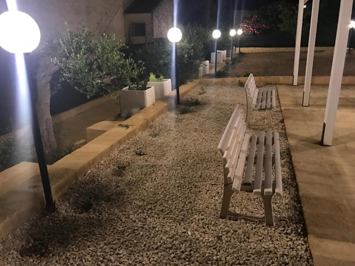 Villa Ceni - Appartamenti Con Camere, Cucina, Wc E Terrazza Sul Mare In Villa Con Piscina, Giardino E Parcheggio Marinella di Selinunte Exterior photo