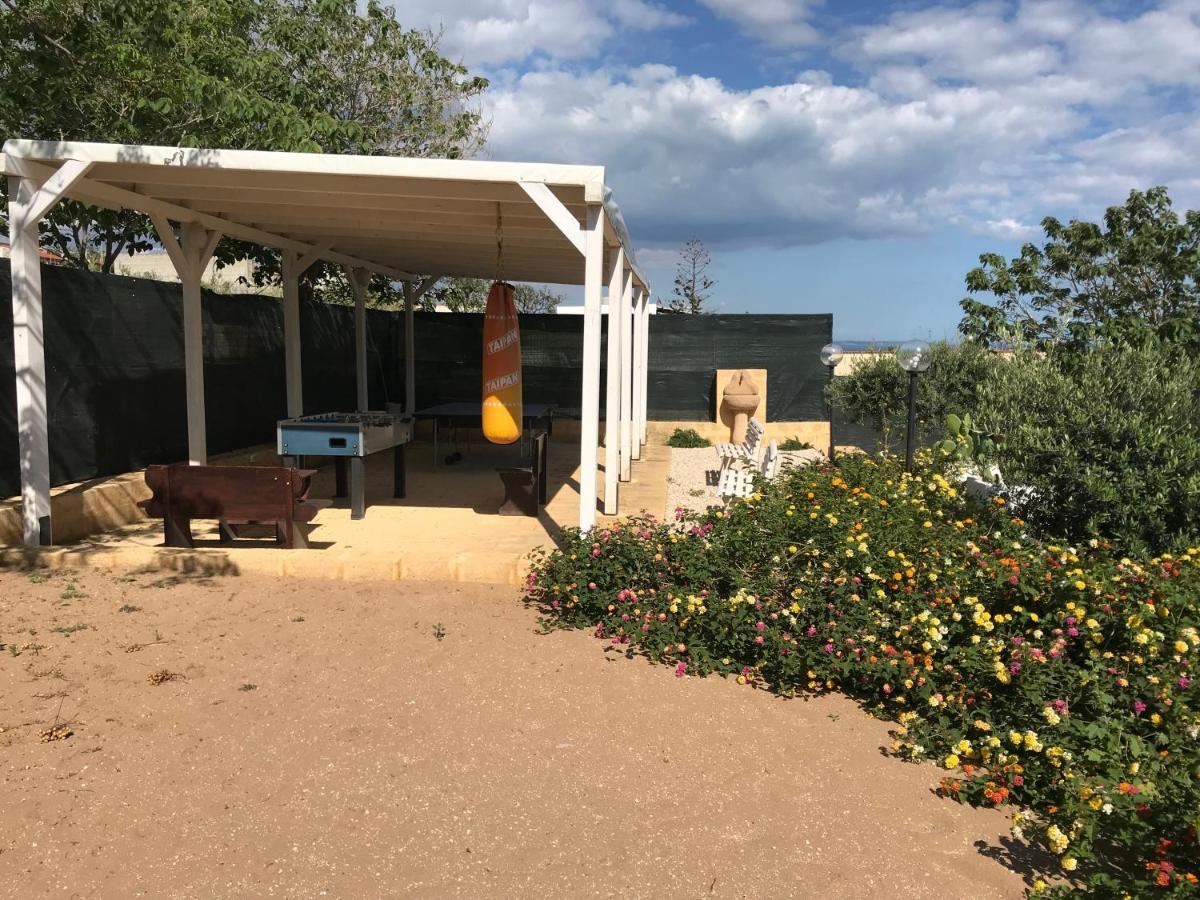 Villa Ceni - Appartamenti Con Camere, Cucina, Wc E Terrazza Sul Mare In Villa Con Piscina, Giardino E Parcheggio Marinella di Selinunte Exterior photo