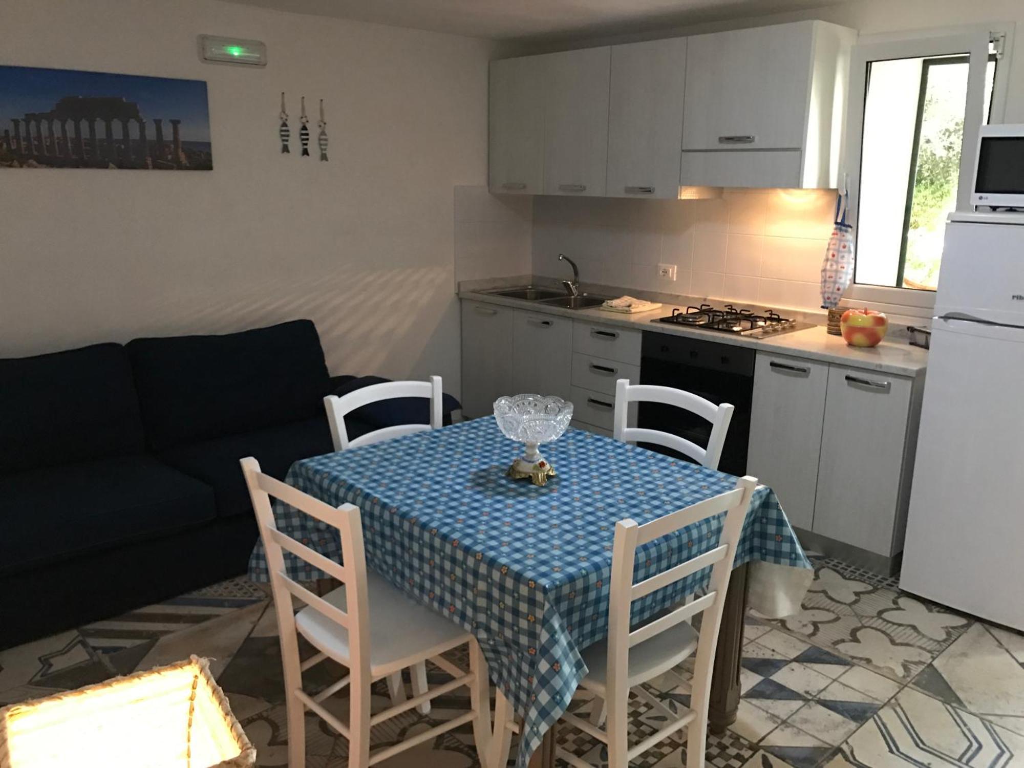 Villa Ceni - Appartamenti Con Camere, Cucina, Wc E Terrazza Sul Mare In Villa Con Piscina, Giardino E Parcheggio Marinella di Selinunte Exterior photo