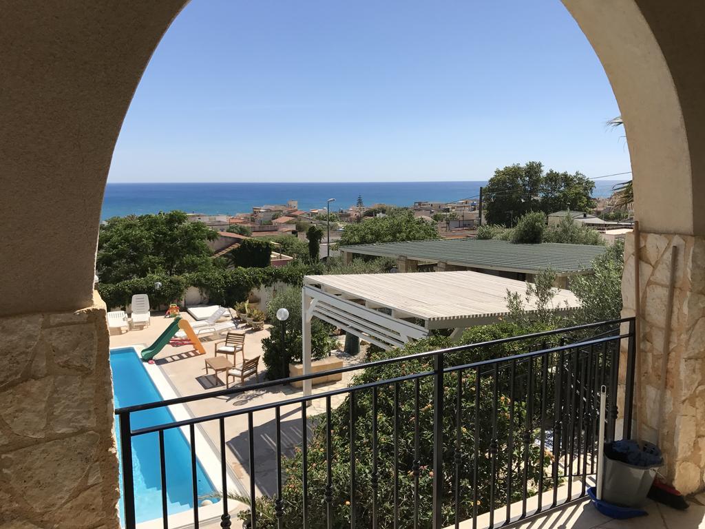 Villa Ceni - Appartamenti Con Camere, Cucina, Wc E Terrazza Sul Mare In Villa Con Piscina, Giardino E Parcheggio Marinella di Selinunte Exterior photo