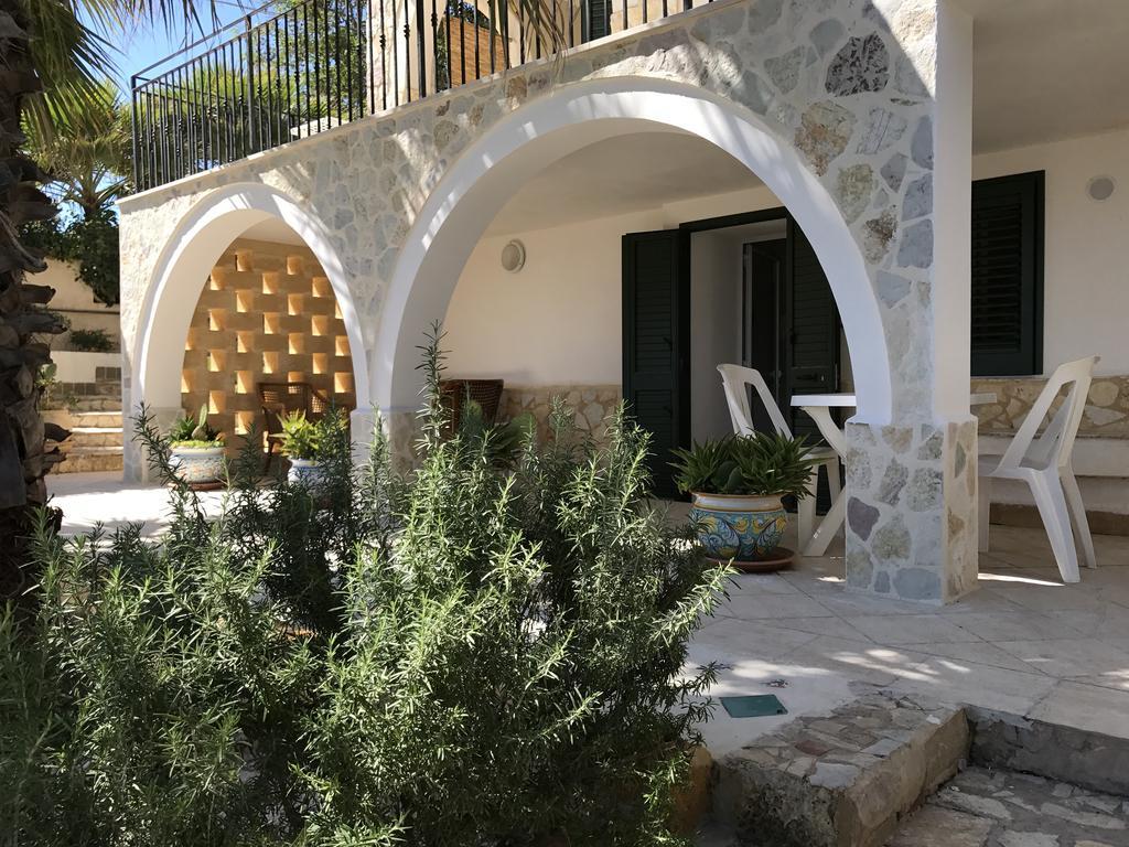 Villa Ceni - Appartamenti Con Camere, Cucina, Wc E Terrazza Sul Mare In Villa Con Piscina, Giardino E Parcheggio Marinella di Selinunte Exterior photo