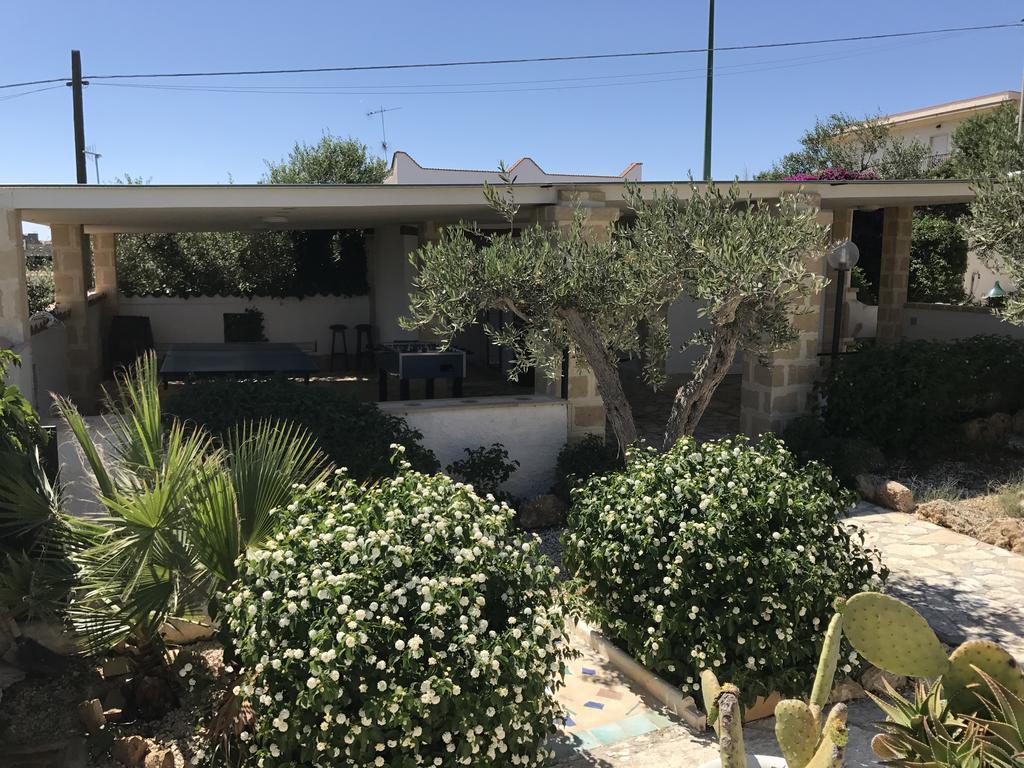 Villa Ceni - Appartamenti Con Camere, Cucina, Wc E Terrazza Sul Mare In Villa Con Piscina, Giardino E Parcheggio Marinella di Selinunte Exterior photo