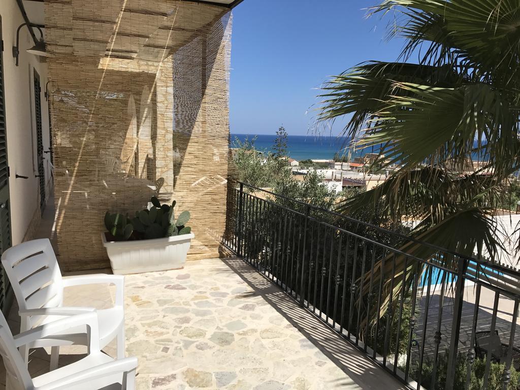 Villa Ceni - Appartamenti Con Camere, Cucina, Wc E Terrazza Sul Mare In Villa Con Piscina, Giardino E Parcheggio Marinella di Selinunte Exterior photo
