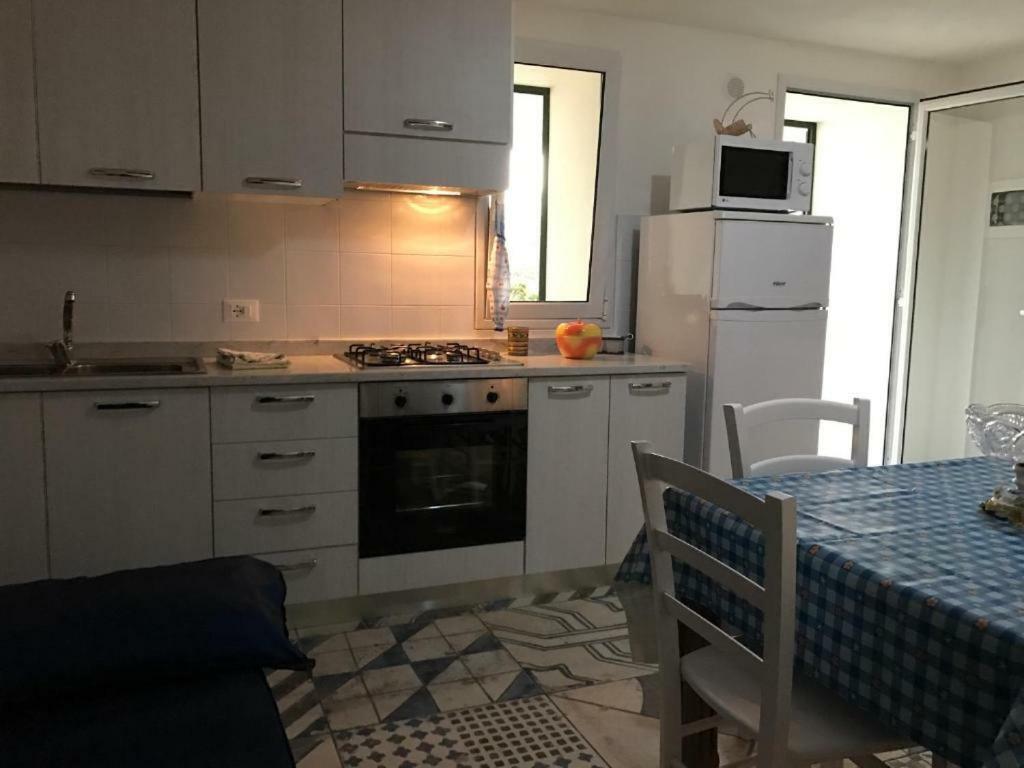 Villa Ceni - Appartamenti Con Camere, Cucina, Wc E Terrazza Sul Mare In Villa Con Piscina, Giardino E Parcheggio Marinella di Selinunte Exterior photo