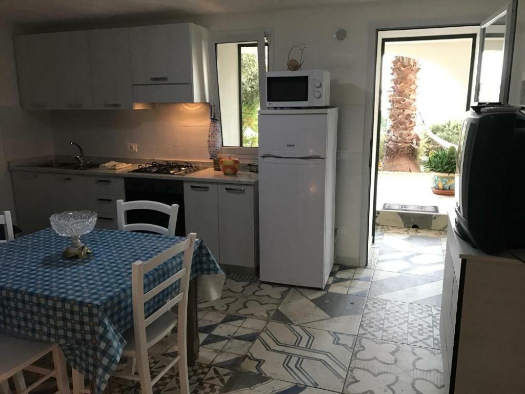 Villa Ceni - Appartamenti Con Camere, Cucina, Wc E Terrazza Sul Mare In Villa Con Piscina, Giardino E Parcheggio Marinella di Selinunte Exterior photo