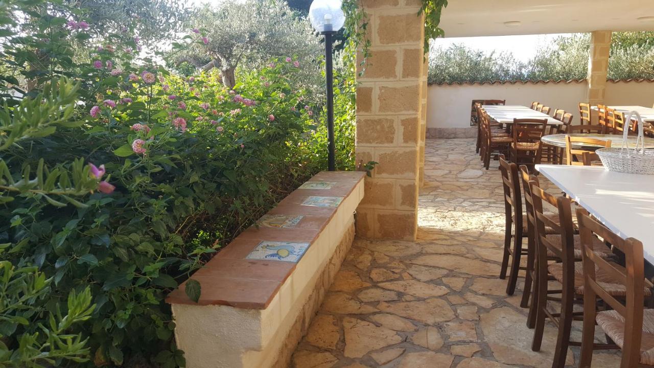 Villa Ceni - Appartamenti Con Camere, Cucina, Wc E Terrazza Sul Mare In Villa Con Piscina, Giardino E Parcheggio Marinella di Selinunte Exterior photo