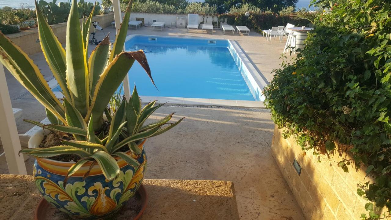 Villa Ceni - Appartamenti Con Camere, Cucina, Wc E Terrazza Sul Mare In Villa Con Piscina, Giardino E Parcheggio Marinella di Selinunte Exterior photo