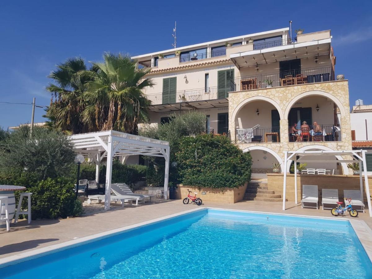 Villa Ceni - Appartamenti Con Camere, Cucina, Wc E Terrazza Sul Mare In Villa Con Piscina, Giardino E Parcheggio Marinella di Selinunte Exterior photo